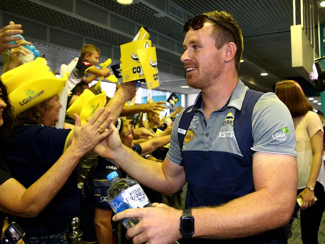 Michael Morgan greets the fans.