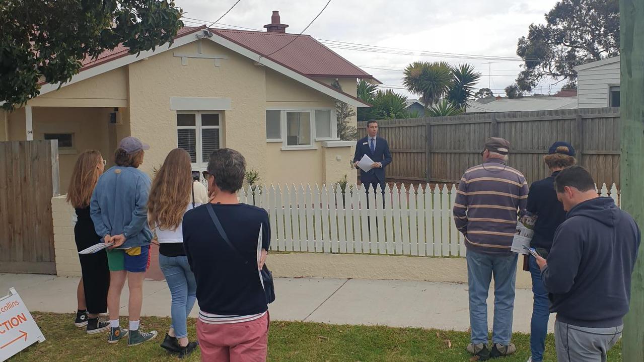 Maxwell Collins, Geelong auctioneer Shaun Carroll gets things underway at the auction of 34 St Albans Rd, East Geelong.