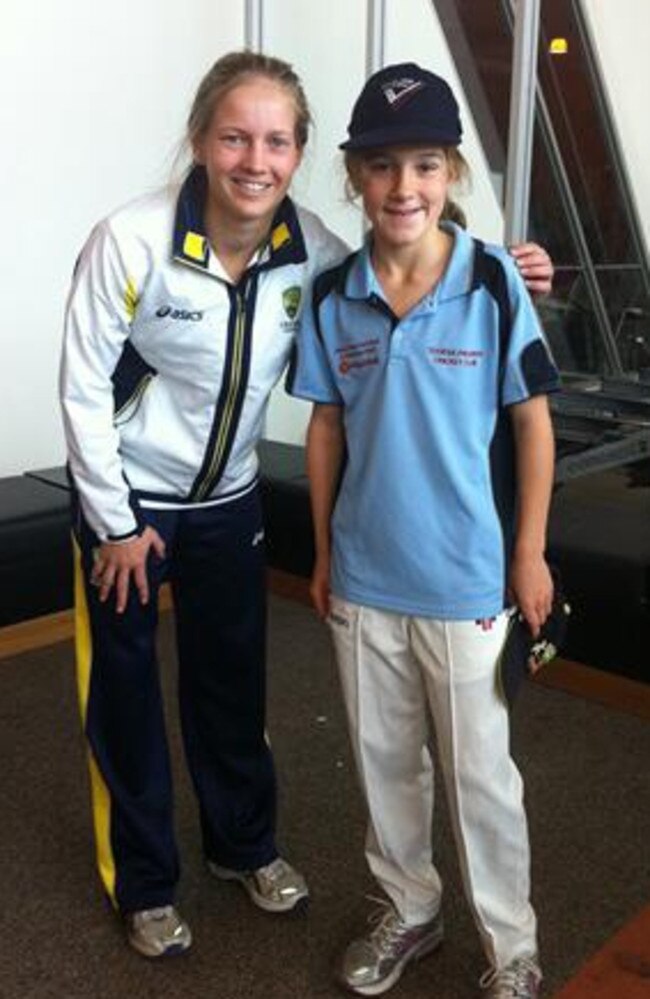 Annabel Sutherland as a youngster with former Australian captain Meg Lanning.