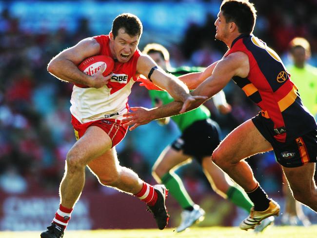 Paul Williams breaks tackle  against the Crows.