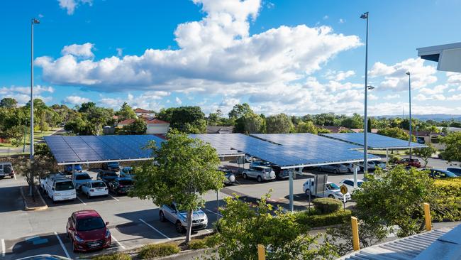 Solar Carports have recently been installed at Arundel Plaza, with the centre now joining an increasing number of shopping centres around Australia who are converting carparking spaces into carbon emission offset opportunities.