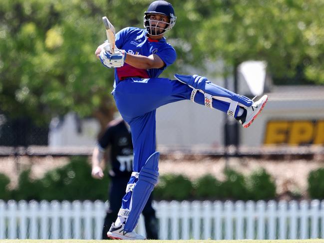 Premier: Vishesh Bansal at bat for Frankston Peninsula. Picture: Georg Sal