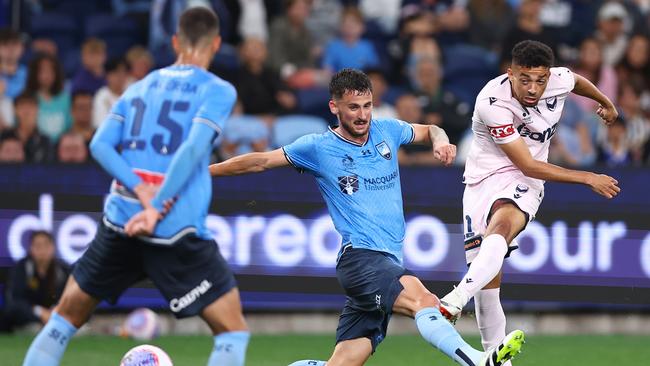 Ben Folami (right) is hoping to revive his career with Adelaide United. Picture: Jeremy Ng/Getty Images