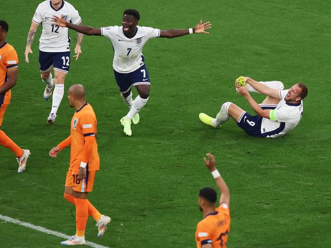 DORTMUND, GERMANY - JULY 10: Harry Kane of England reacts after being fouled by Denzel Dumfries of the Netherlands, which results in a penalty, during the UEFA EURO 2024 semi-final match between Netherlands and England at Football Stadium Dortmund on July 10, 2024 in Dortmund, Germany. (Photo by Alex Grimm/Getty Images)