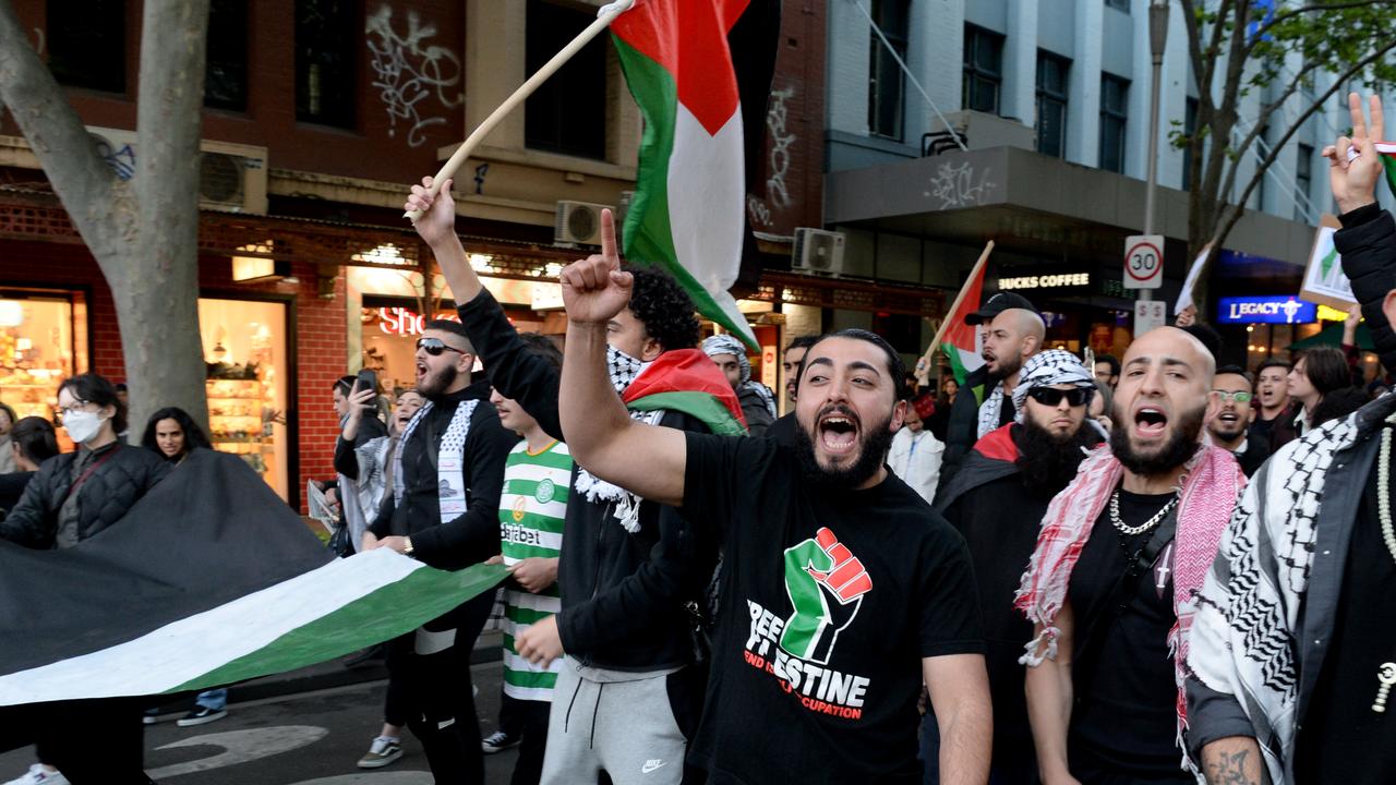 The bulk of the group began moving towards Lonsdale St about an hour into the rally. Picture: NCA NewsWire / Andrew Henshaw