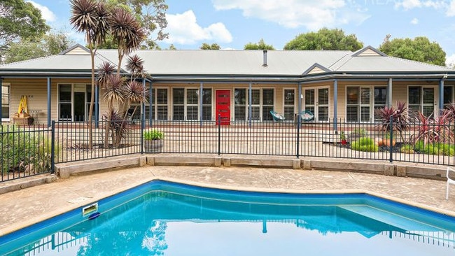 1 Henty Grove, Somers sold for $1.2m.