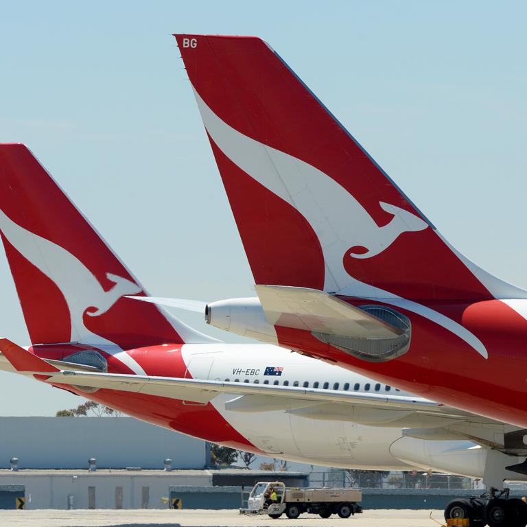 Covid border breach fears: Man claims passengers on Sydney flight ...