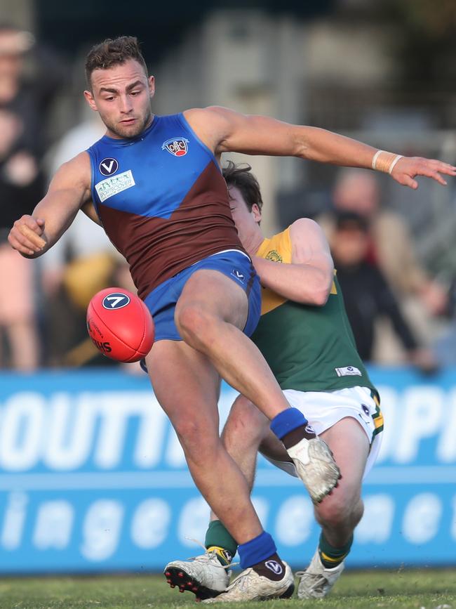 Jake Lever playing for Ormond in 2018.