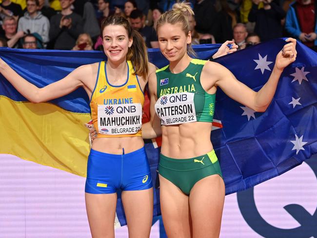 Winner Ukraine's Yaroslava Mahuchikh (L) poses with second placed Australia's Eleanor Patterson after the women's high jump final during The World Athletics Indoor Championships 2022 at the Stark Arena, in Belgrade, on March 19, 2022. (Photo by ANDREJ ISAKOVIC / AFP)