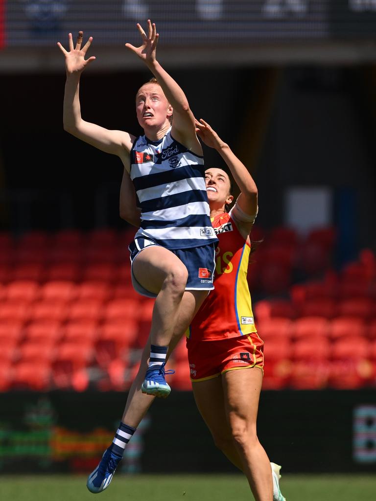 Aishling Moloney goes up for a contested grab. Picture: Matt Roberts/Getty Images