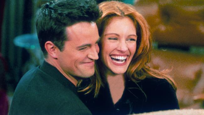 Matthew Perry and actor Julia Roberts on the set of Friends. Picture: Liaison