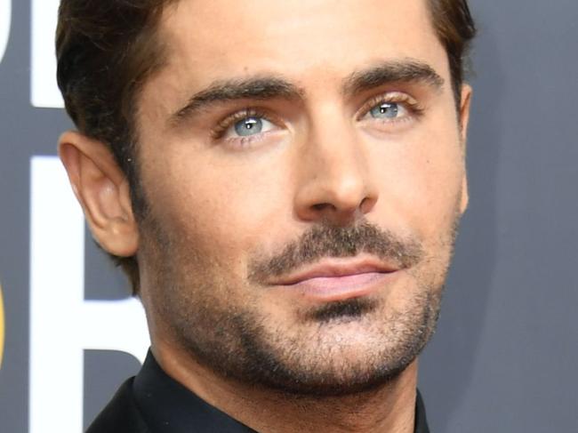 Zac Efron arrives for the 75th Golden Globe Awards on January 7, 2018, in Beverly Hills, California. / AFP PHOTO / VALERIE MACON