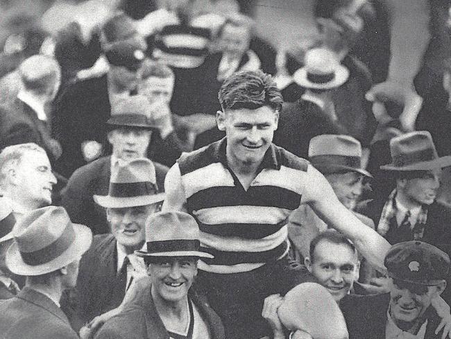 Joe Sellwood being chaired after Geelong’s win. Premiership photos from the Bob Gartland Collection.