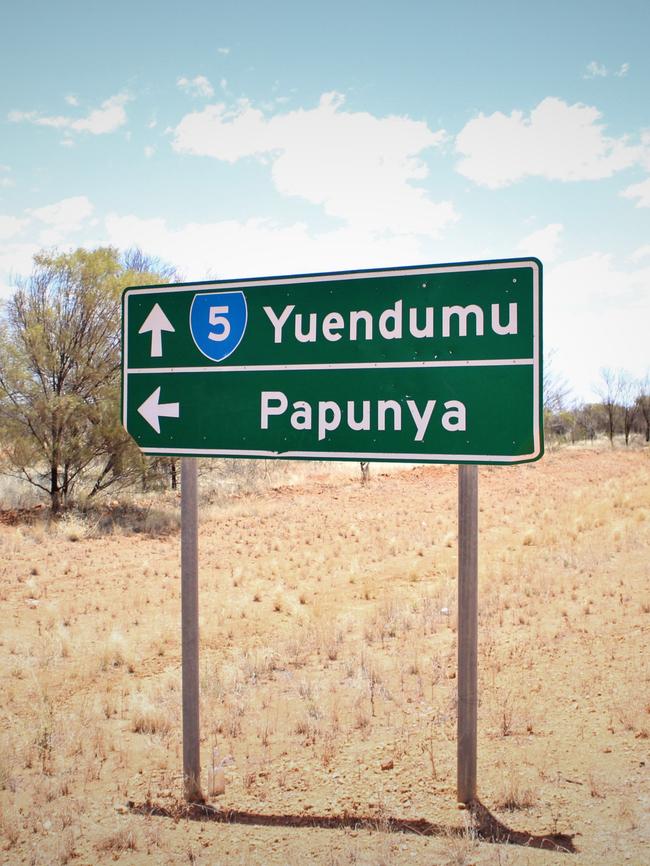 Yuendumu Papanya sign on the Tanami Highway.