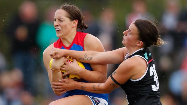 Bulldogs forward Isabel Huntington marks in front of St Kilda’s Jayde Van Dyk. Picture: AFL Photos via Getty Images