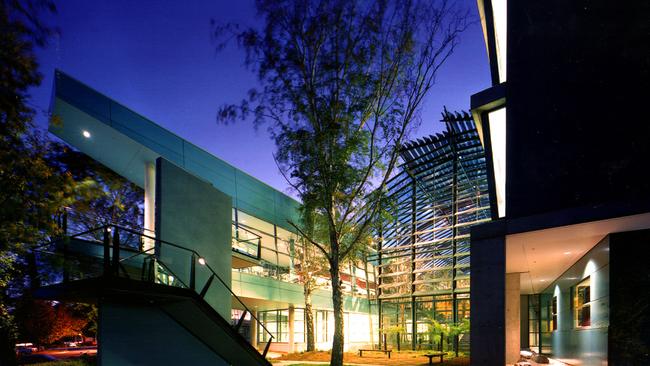AUGUST, 2000 : View of CSIRO Discovery Centre in Canberra 08/00. Pic John Gollings. ACT / Building / Exterior