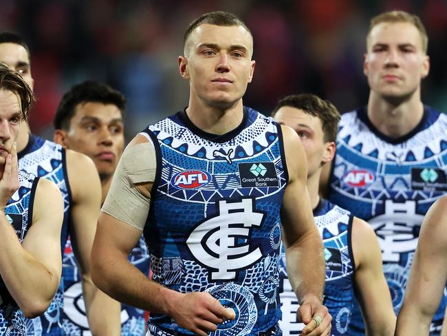 SYDNEY, AUSTRALIA - MAY 26: Patrick Cripps of the Blues and his team look dejected after defeat as they leave the field during the round 11 AFL match between Sydney Swans and Carlton Blues at Sydney Cricket Ground, on May 26, 2023, in Sydney, Australia. (Photo by Mark Kolbe/AFL Photos/ via Getty Images )