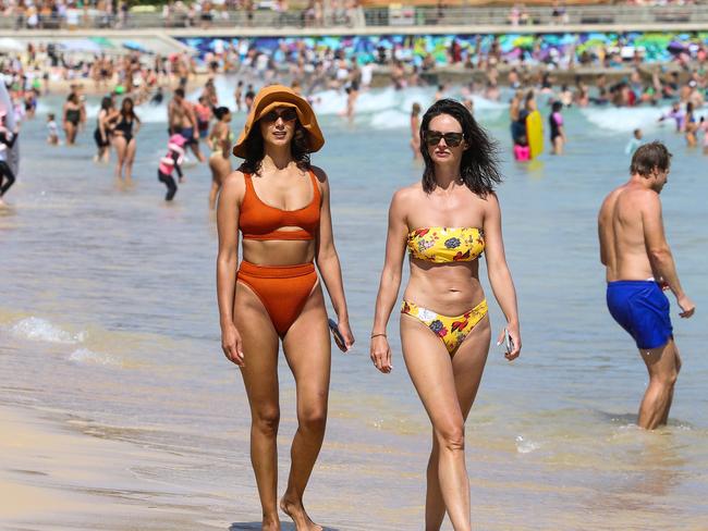 SYDNEY, AUSTRALIA - Newswire Photos JANUARY 02, 2022: People are seen enjoying the summer sun at Bondi Beach. Picture: NCA Newswire / Gaye Gerard