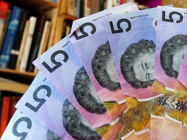 Desperate act after royals cut from $5 note