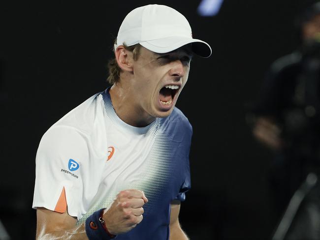 NCA. MELBOURNE, AUSTRALIA. 19th January 2025.   Day 9. Australian Open Tennis at Melbourne Park.   Alex de Minaur vs Alex Michelson on Rod Laver Arena.  Alex de Minaur celebrates during the 2nd set tie breaker  during his 4th round match against  Alex Michelson   .  Picture: Michael Klein