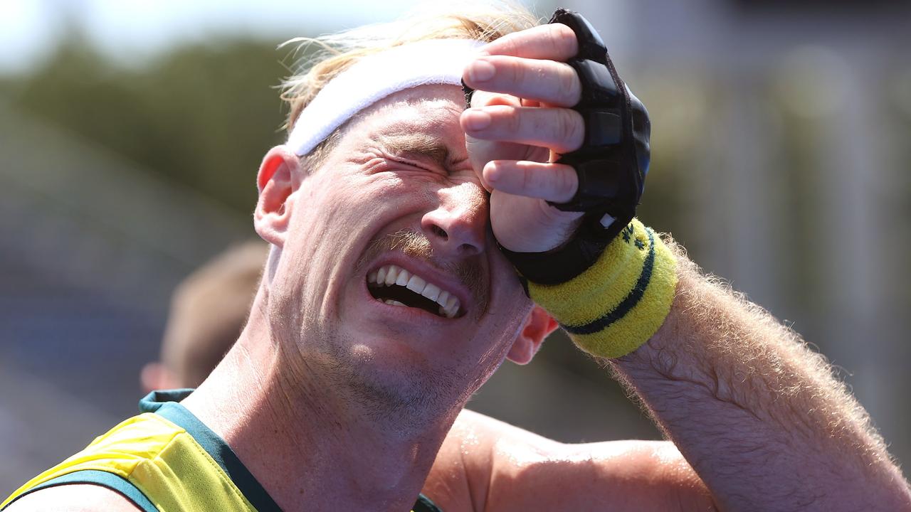 Aran Zalewski deals with the heat in Tokyo. Picture: Getty Images