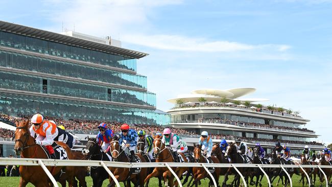 The Melbourne Cup field coming around the first bend at Flemington, although that could be at Randwick in 2020. Picture: Quinn Rooney/Getty Images