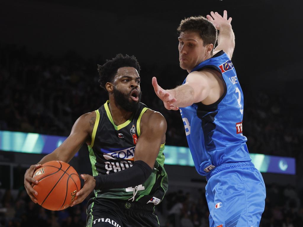 Phoenix star Derrick Walton Jr under pressure in the Throwdown. Picture: Getty Images