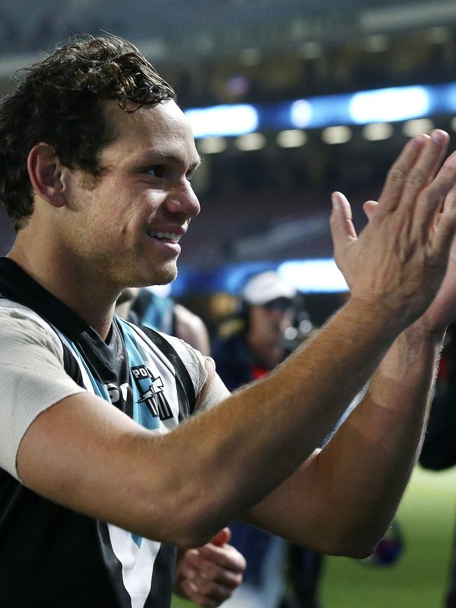 Steven Motlop applauds the crowd after the win and his 150th game. Picture SARAH REED