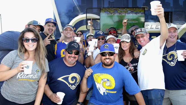 Photos: Fans welcome home the Rams in first L.A. game since 1994