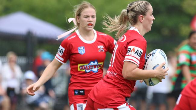 Kasey Reh (back) and Charlotte Basham (with ball) have created quite the threat down the right flank in 2024. Picture: Warren Gannon Photography