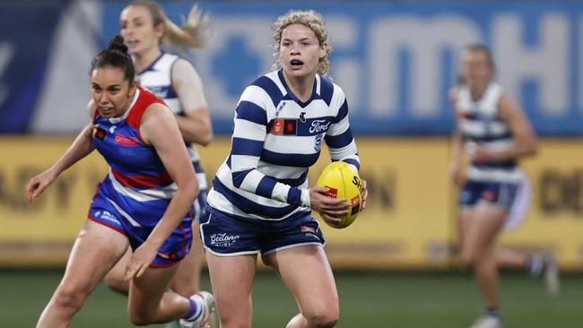 GEELONG, AUSTRALIA - SEPTEMBER 02: Georgie Prespakis of Geelong runs with the ball during the round one AFLW match between Geelong Cats and Western Bulldogs at GMHBA Stadium, on September 02, 2023, in Geelong, Australia. (Photo by Darrian Traynor/Getty Images)