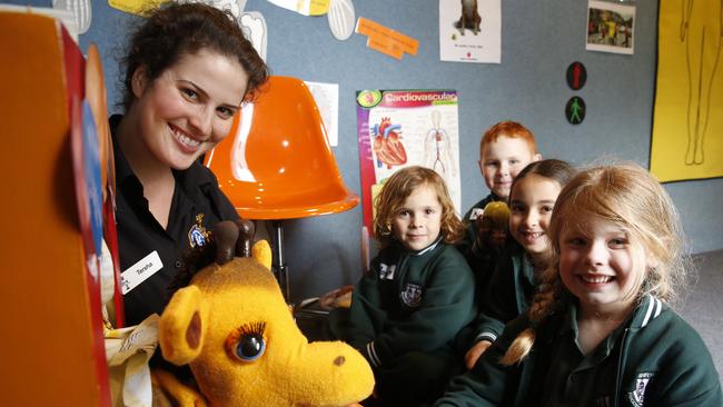 Tersha Rich with Happy Healthy Harrold and Shelley Public School students Nathan, Hayden, Tahira and Kaitlyn. Picture: David Swift.