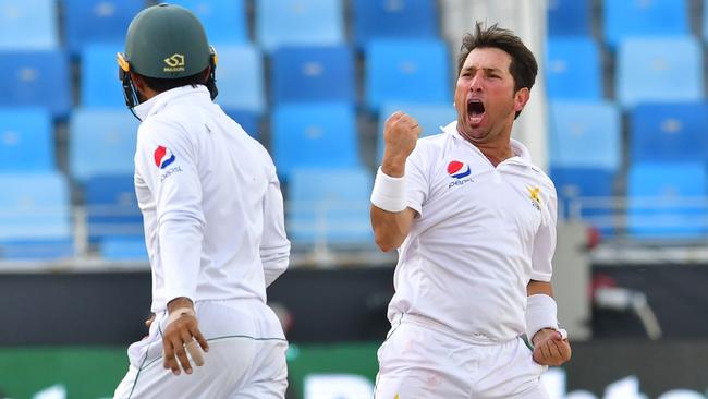 Pakistan leg-spinner Yasir Shah (right) celebrates the wicket of Usman Khawaja. Photo: AFP