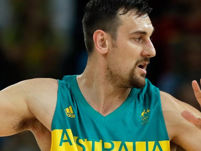 RIO DE JANEIRO, BRAZIL - AUGUST 14: Andrew Bogut #6 of Australia controls the ball as Windi Graterol #15 of Venezuela defends during the preliminary round game at the Rio 2016 Olympic Games on August 14, 2016 in Rio de Janeiro, Brazil. (Photo by Jamie Squire/Getty Images)