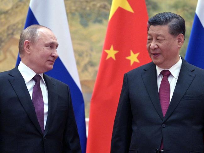 Russian President Vladimir Putin (L) and Chinese President Xi Jinping pose for a photograph during their meeting in Beijing, on February 4, 2022. (Photo by Alexei Druzhinin / Sputnik / AFP)