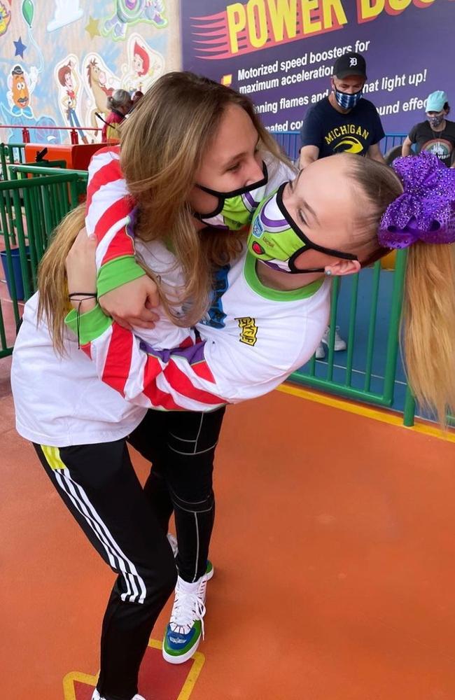 JoJo Siwa announces split from girlfriend Kylie Prew