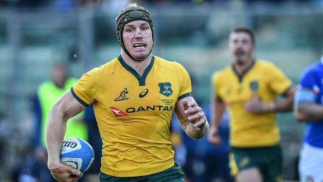 (FILES) In this file photo taken on November 17, 2018 Australia's number eight David  Pocock runs with the ball during the international rugby union test match between Italy and Australia at the Euganeo stadium in Padua. (Photo by Miguel MEDINA / AFP)