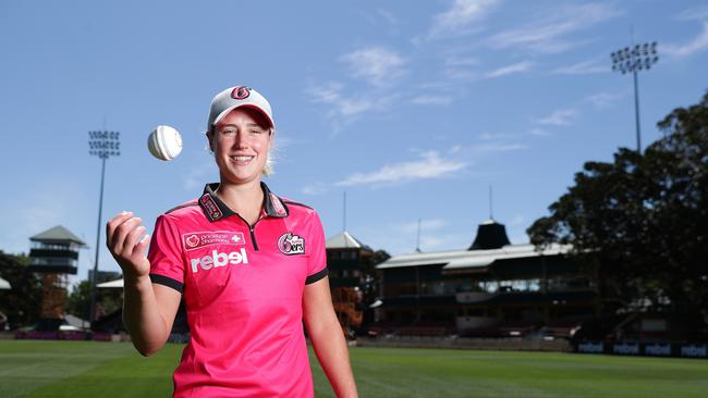 SYDNEY, AUSTRALIA - OCTOBER 17: Ellyse Perry of the Sixers poses during the Women's Big Bash League media opportunity at North Sydney Oval on October 17, 2019 in Sydney, Australia. (Photo by Matt King/Getty Images)