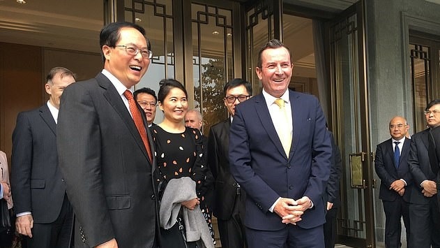 Premier Mark McGowan celebrates the 30th anniversary of the WA-Zhejiang sister-state relationship with Province Communist Party of China Secretary Che Jun in 2017.