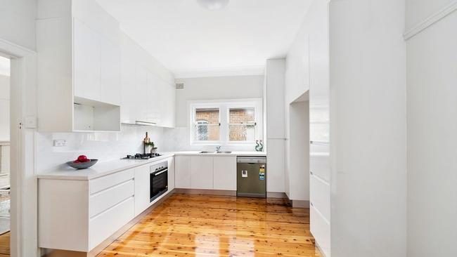 The kitchen before the renovation.