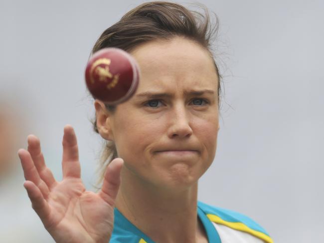 CANBERRA, AUSTRALIA - JANUARY 25: Ellyse Perry of Australia looks on during an Australian Women's Ashes squad training session at Manuka Oval on January 25, 2022 in Canberra, Australia. (Photo by Mark Evans/Getty Images)