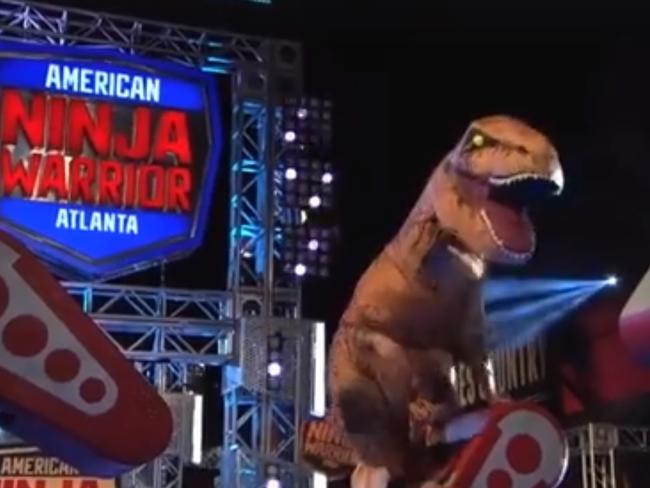 T-Rex smashes American Ninja course