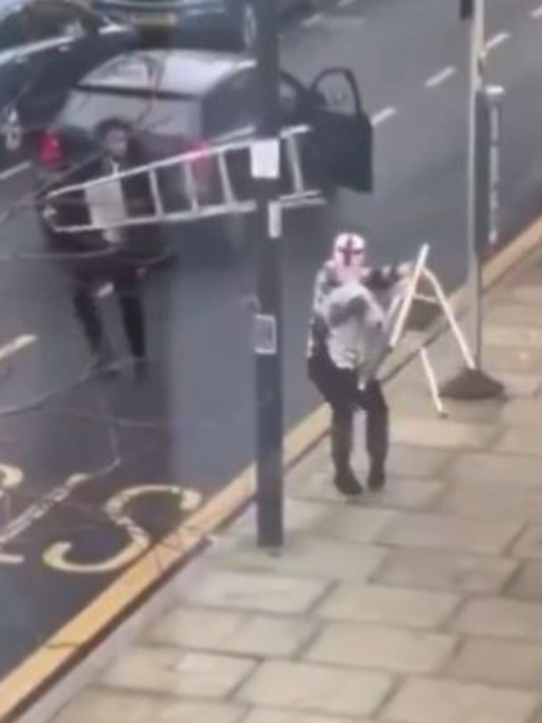 The two men swang the ladders at each other before the fight was broken up. Picture: Twitter @CrimeLdn