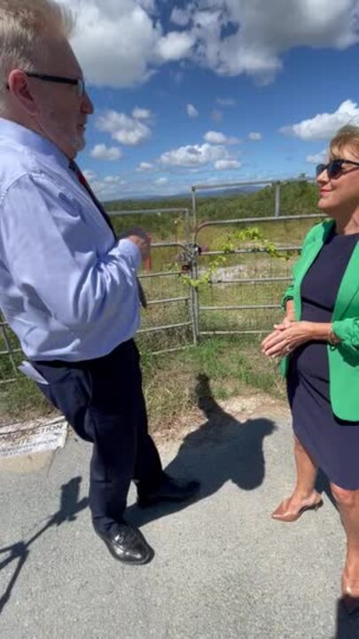 Coomera MP Michael Crandon and Gold Coast Deputy Mayor Donna Gates on a petition to complete the Coomera Connector.