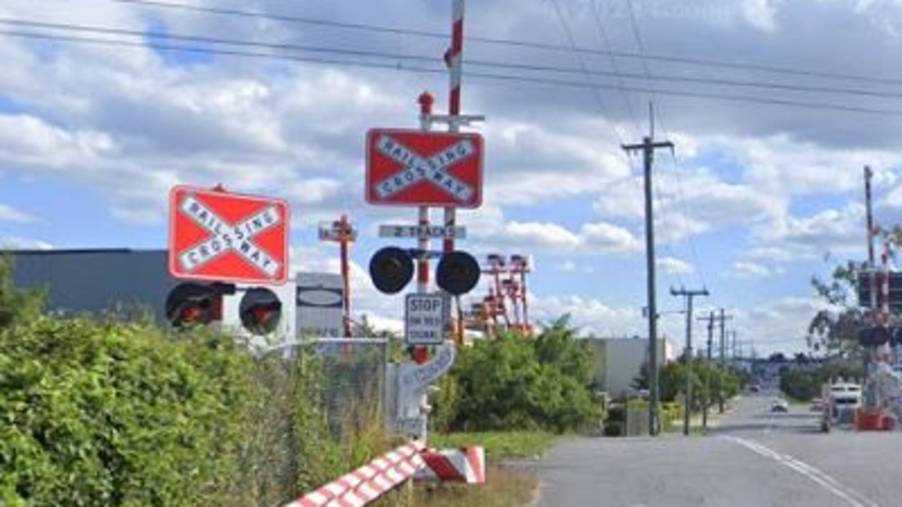 Road cut after truck crash in Brisbane’s south