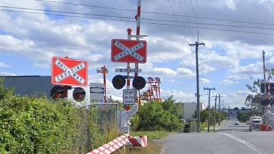 Musgrave Road level crossing at Coopers Plains.