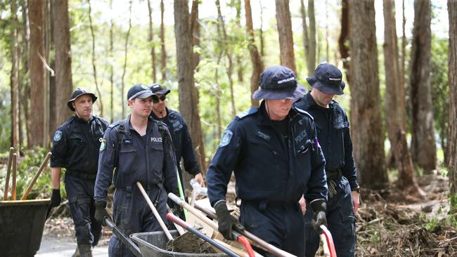 Police during a search of scrub at Kendall. Picture: NCA NewsWire/Peter Lorimer.