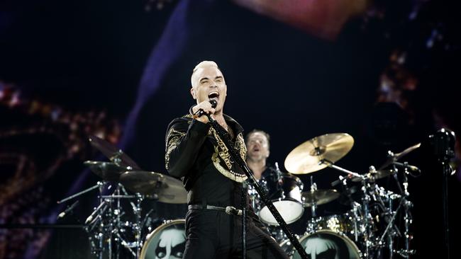 Robbie Williams live for National Hit.