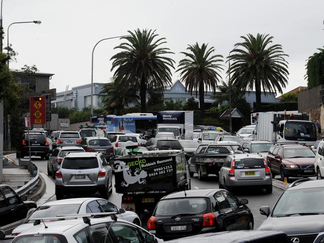 Peak hour traffic on Spit Rd, Mosman.