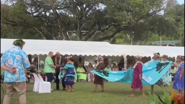 Albo busts some moves in the Cook Islands